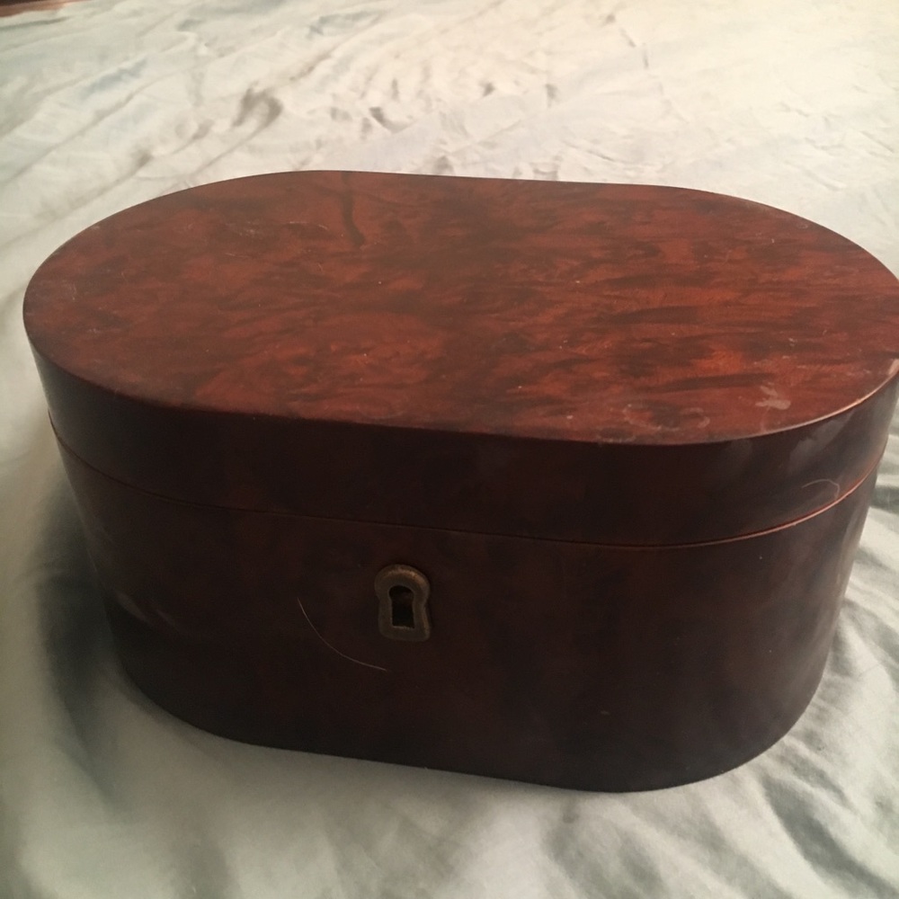 Jewelry box